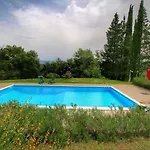 Quaint With Pool *