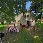 Quaint With Pool *